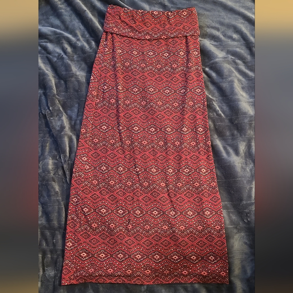 Womens size medium maxi skirt.
